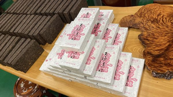 2022 天賜遺珍 - 熟茶磚 - 囍字號女兒茶 - 1000g